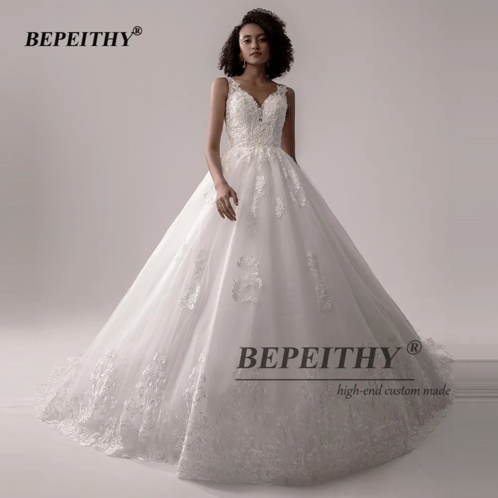 Robe de Mariée Aurélie — Princesse, Bustier Brodé & Col V