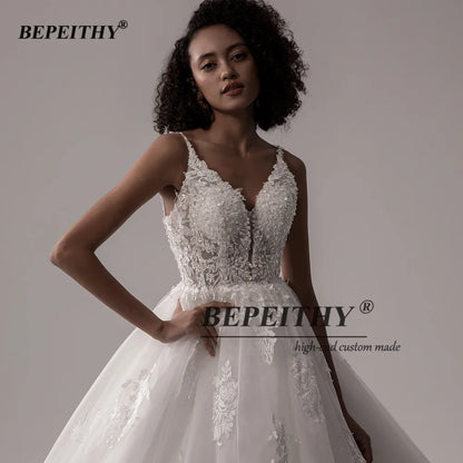 Robe de Mariée Joséphine — Princesse en Dentelle, Col V & Dos Nu
