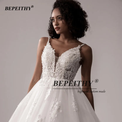 Robe de Mariée Joséphine — Princesse en Dentelle, Col V & Dos Nu