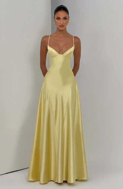 Robe de Soirée Soleil — Satin Fluide, Col V & Fines Bretelles