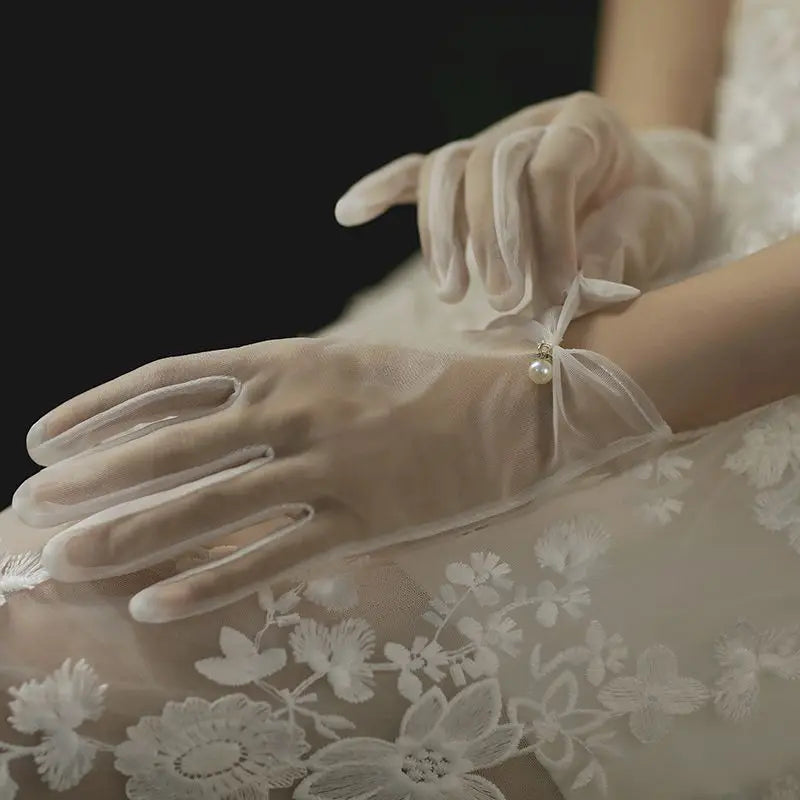 Gants de robe de mariée en satin blanc, courts et élégants, avec nœud en perles, en maille, accessoires photo polyvalents, rétro perle