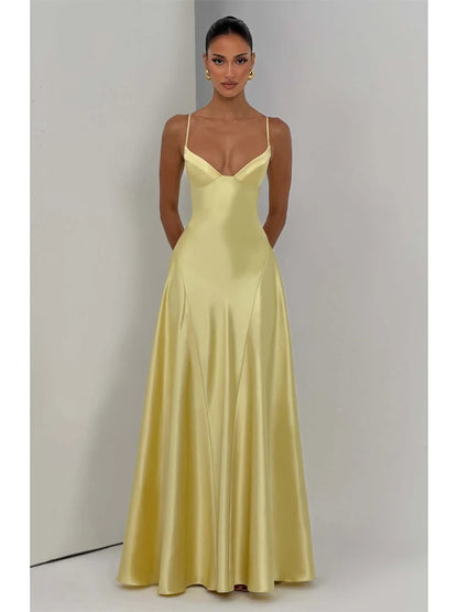 Robe de Soirée Soleil — Satin Fluide, Col V & Fines Bretelles