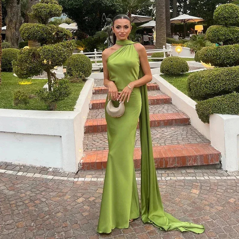 Robe de Soirée Lyra — Satin, Col Américain & Dos Nu (Invitée)