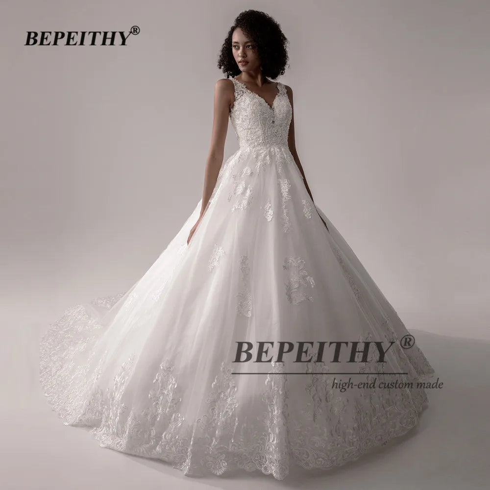 Robe de Mariée Aurélie — Princesse, Bustier Brodé & Col V