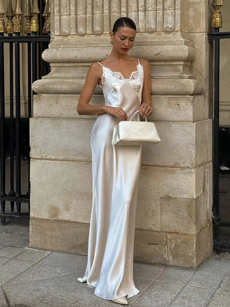 Robe de Soirée Soleil — Satin Fluide, Col V & Fines Bretelles