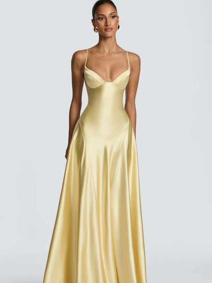 Robe de Soirée Soleil — Satin Fluide, Col V & Fines Bretelles