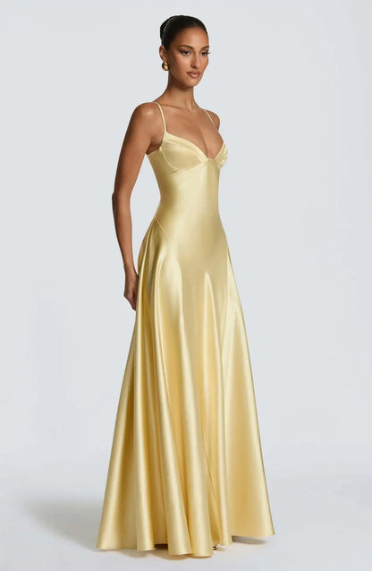 Robe de Soirée Soleil — Satin Fluide, Col V & Fines Bretelles
