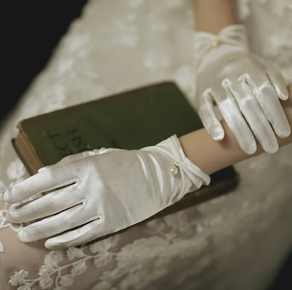 Gants de robe de mariée en satin blanc, courts et élégants, avec nœud en perles, en maille, accessoires photo polyvalents, rétro perle